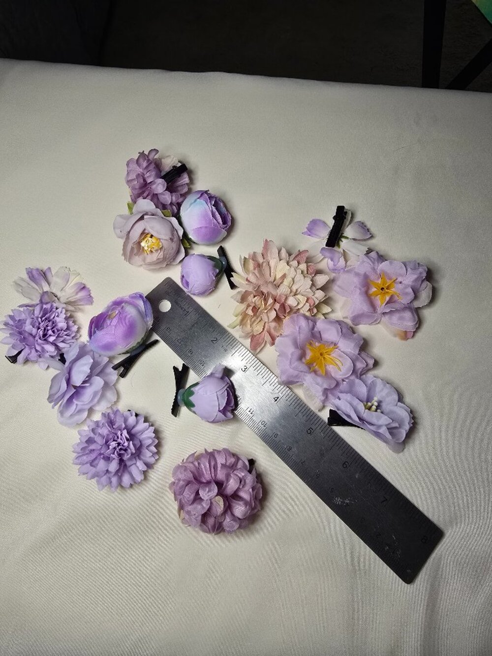 Collection of lavender flower hair clips - Picture 3 of 3